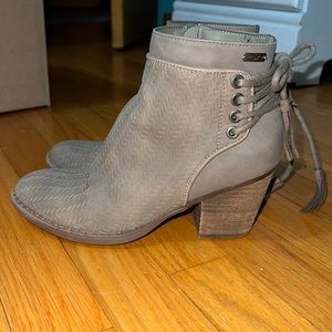 Women’s Size 6 Booties
